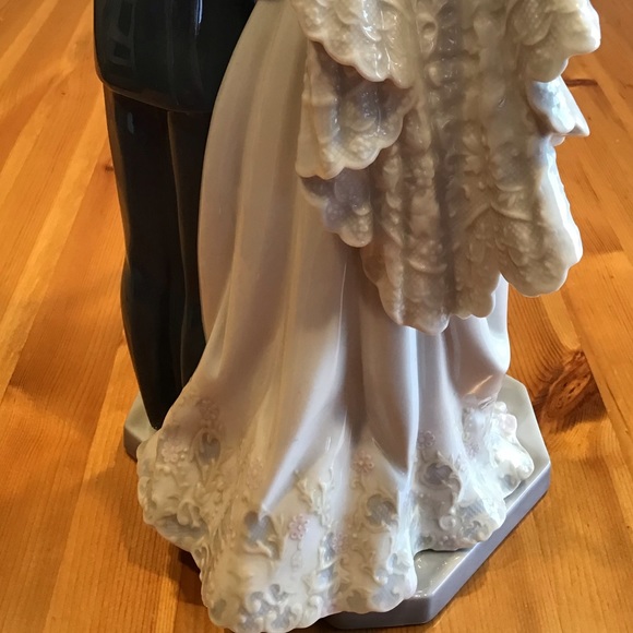 VINTAGE HUGE LLADRO WEDDING CAKE COUPLE #5587 - Picture 7 of 8